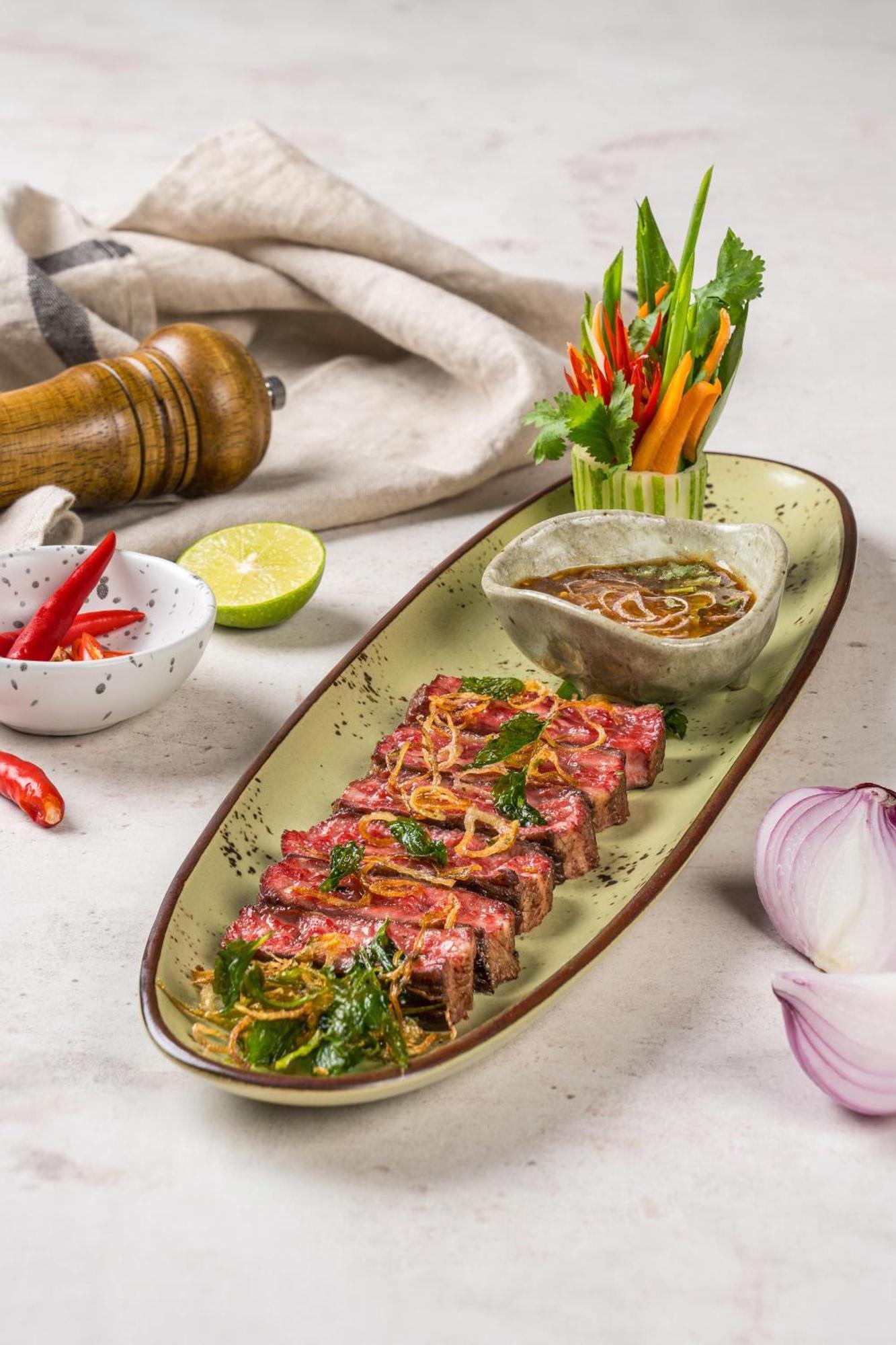 Hilton Sukhumvit Bangkok Hotel Bagian luar foto